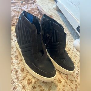 Black wedge tennis shoes